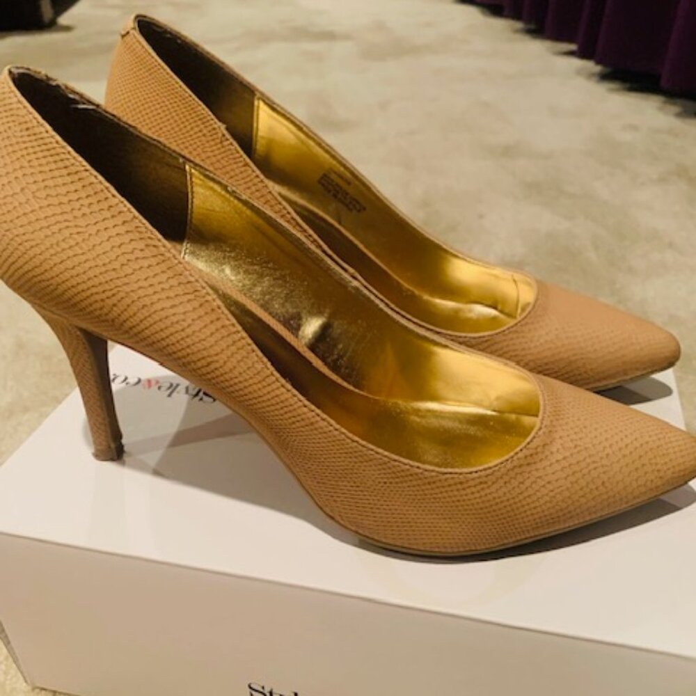 The 143 Girl Owanda pumps by Rampage.